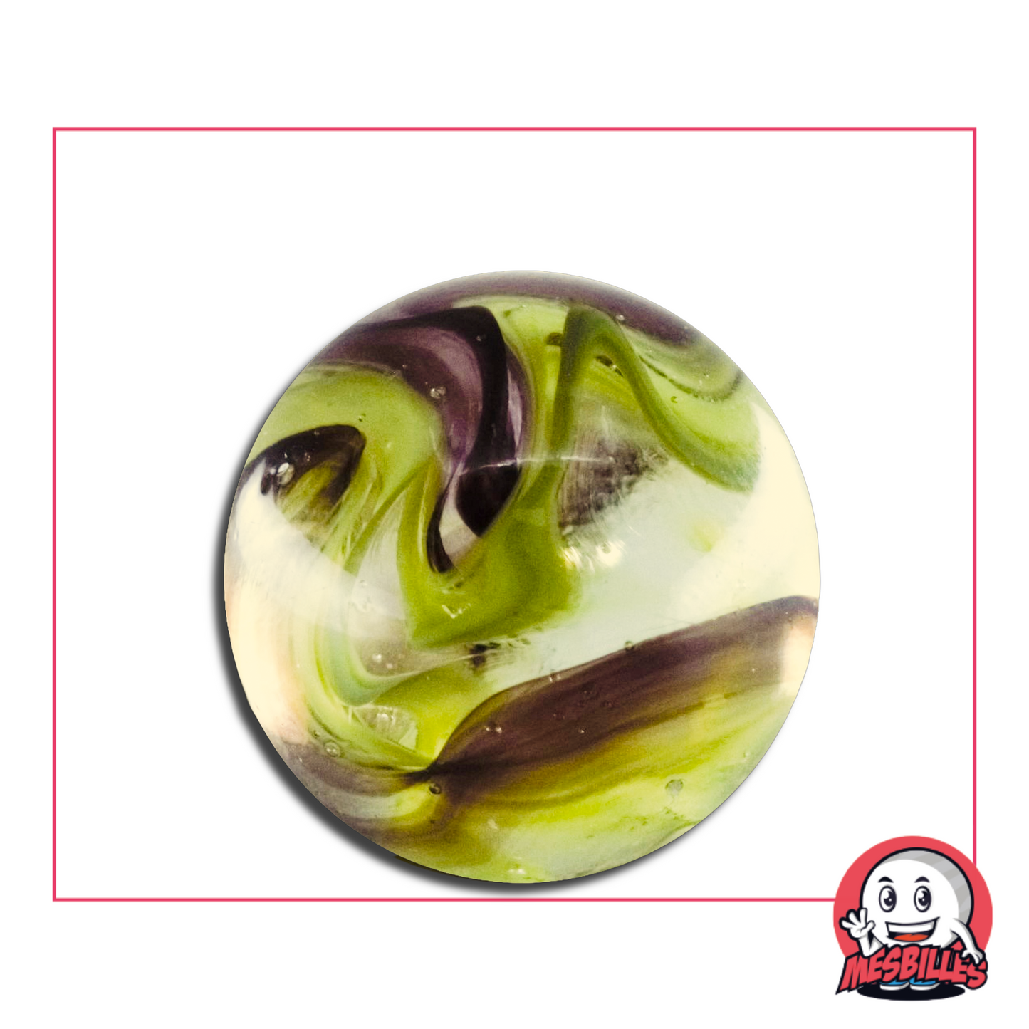 Foto einer 35 mm großen, rund murmel mit grünem, weißem und schwarz-violettem Marmormuster, Spitzname „Bourdon”, einzeln erhältlich im MesBilles-Shop.