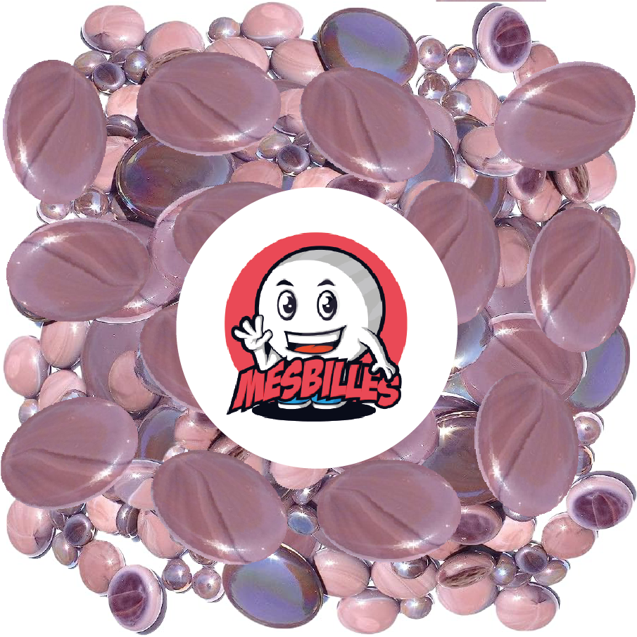 Möchten Sie Ihrer Dekoration einen Hauch von Meer verleihen? Entscheiden Sie sich für unsere transluzente, violette, flache Murmel aus China. Diese dekorativen, flachen Murmeln aus Glas sind eine echte Welle der Frische für Ihre Räume. Elegant, erfrischend und... einfach schön!