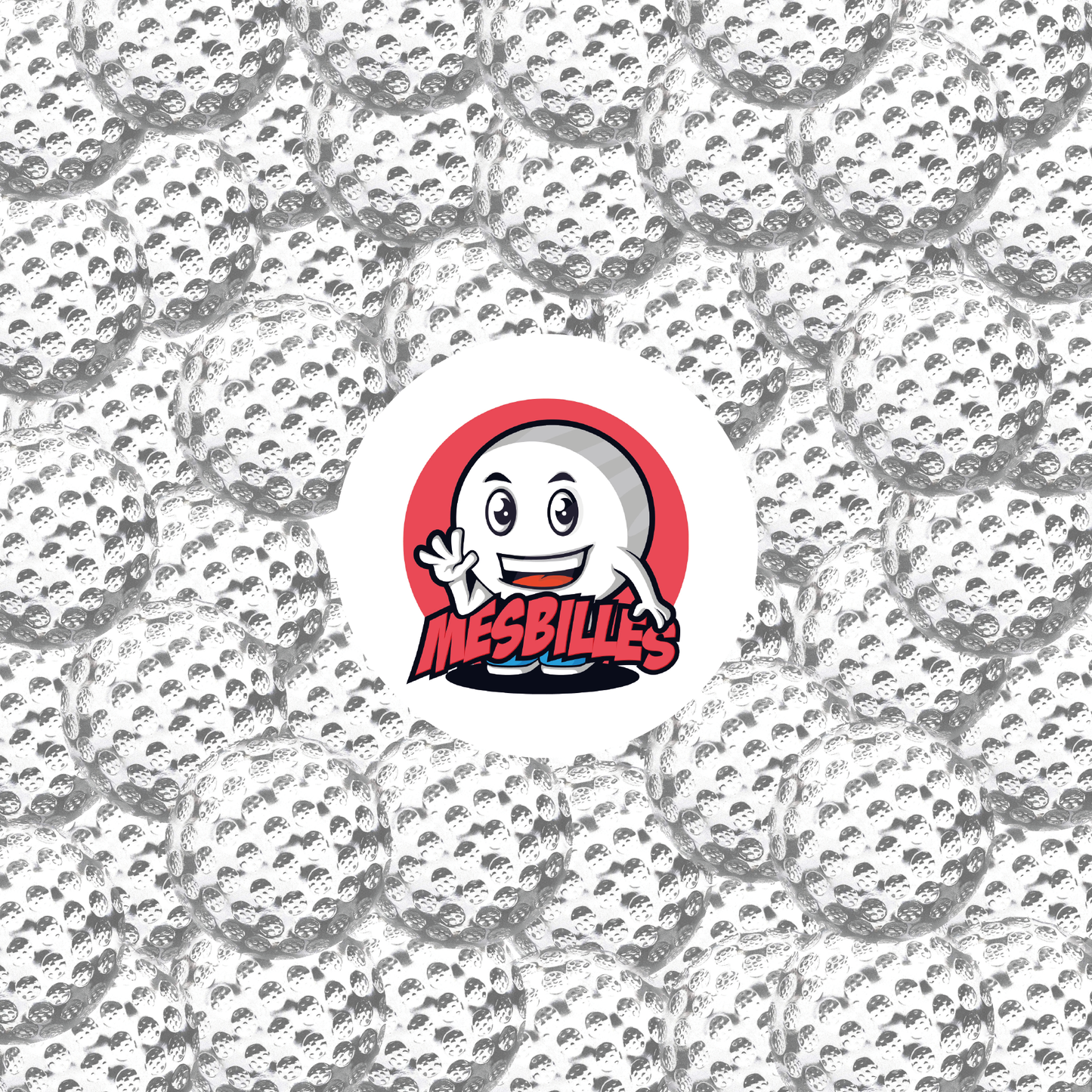 Nahaufnahme einer Gruppe von Murmeln „Golfball Kristall“ 60 mm aus Glas mit Sportstruktur, die das Logo „MesBilles“ umgeben.