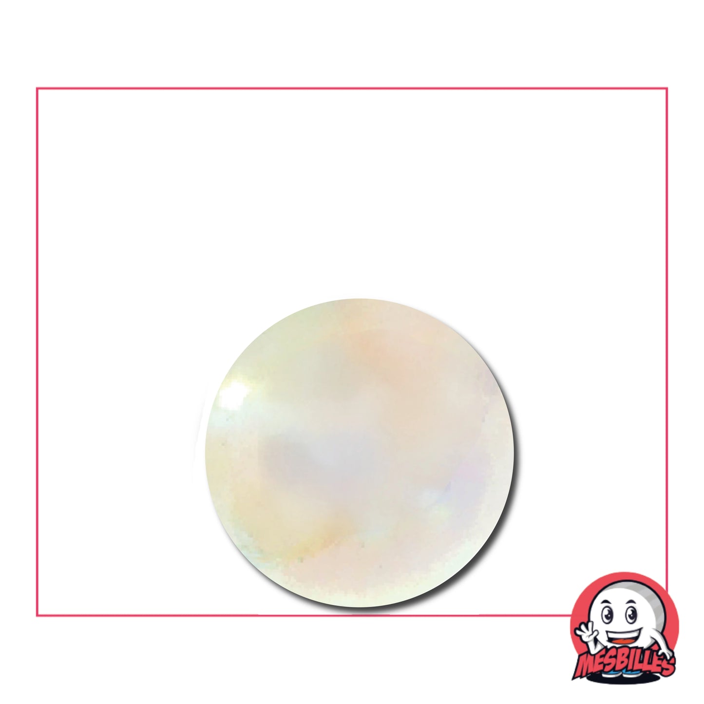 Gros plan d’une bille Cristal Irisé 16 mm transparente aux reflets multicolores, parfaite pour collection ou parties de billes