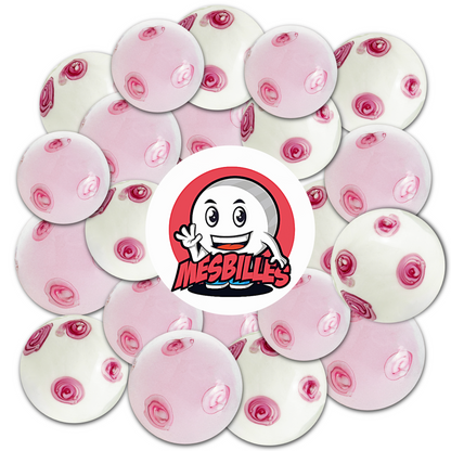 Maskottchen MeineMurmeln auf handgefertigten weißen Murmeln (22 mm) mit zarten rosa Blumen, die die Frische und vergängliche Schönheit des japanischen Frühlings symbolisieren.